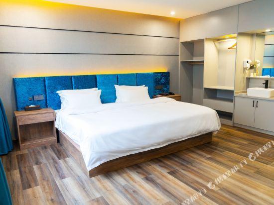Синъи: Borrman Hotel Xingyi Sports Center
