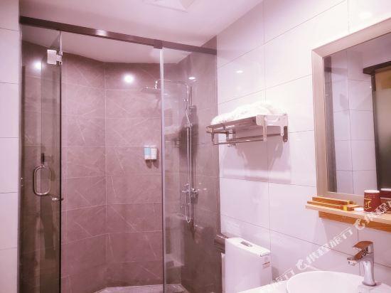 Синъи: Borrman Hotel Xingyi Sports Center