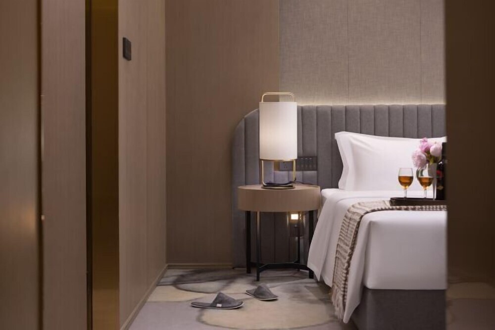 Ухань: Moon Hotel