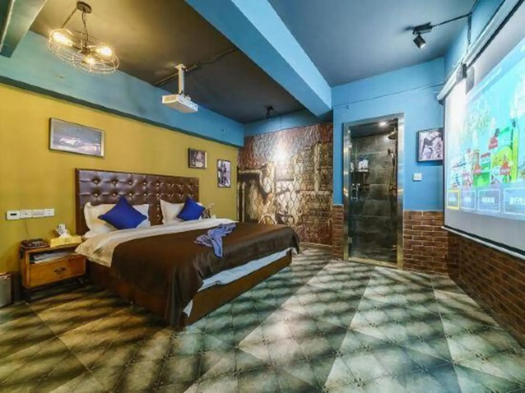 Чунцин: Love You Hotel (Chongqing Huangnibang Metro Station)