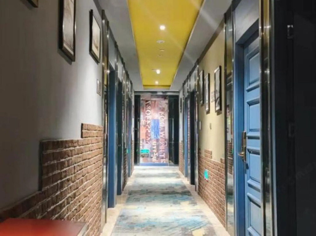 Чунцин: Love You Hotel (Chongqing Huangnibang Metro Station)