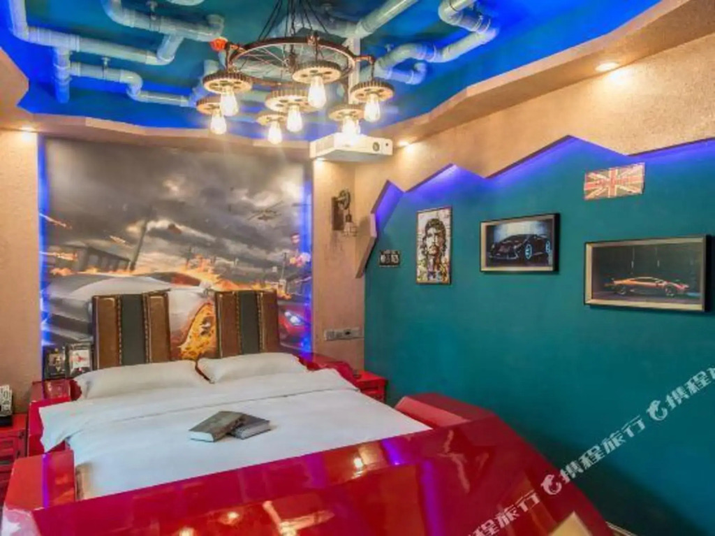 Чунцин: Love You Hotel (Chongqing Huangnibang Metro Station)