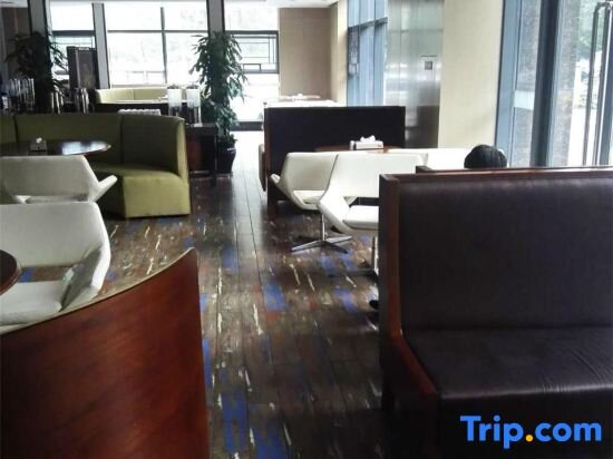 Ухань: Lens International Hotel
