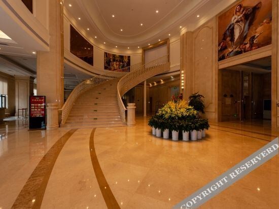 Шанграо: Vienna International Hotel