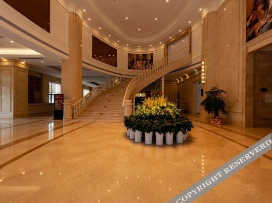 Шанграо: Vienna International Hotel