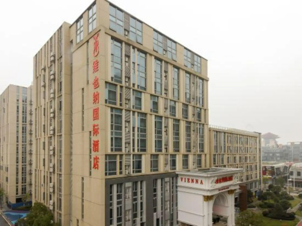 Наньчан: Vienna International Hotel (Nanchang Honggutan Xuefu Avenue)