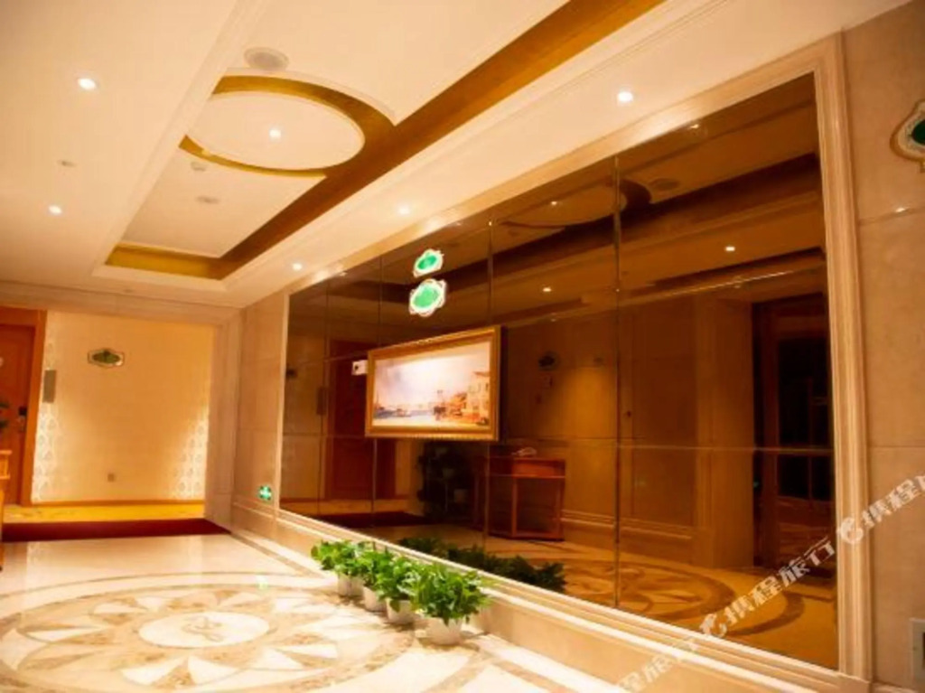 Наньчан: Vienna International Hotel (Nanchang Honggutan Xuefu Avenue)