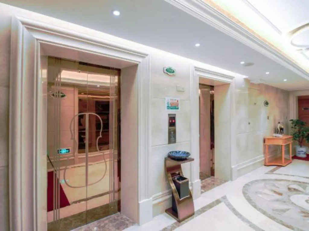 Наньчан: Vienna International Hotel (Nanchang Honggutan Xuefu Avenue)
