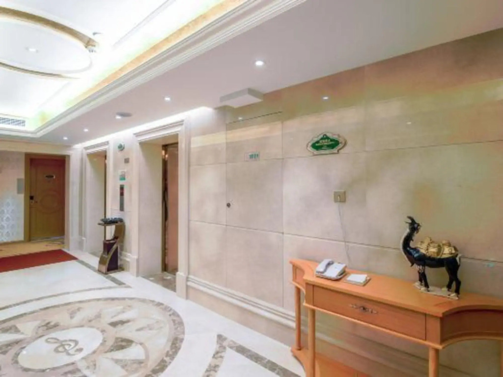 Наньчан: Vienna International Hotel (Nanchang Honggutan Xuefu Avenue)
