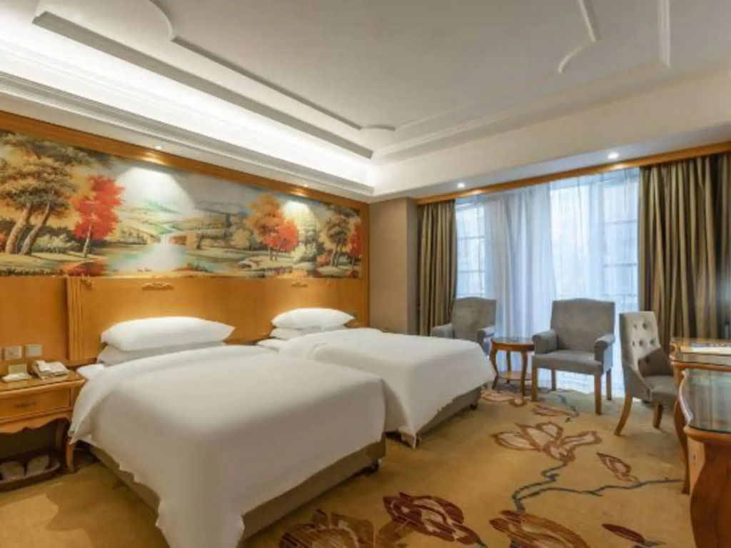 Наньчан: Vienna International Hotel (Nanchang Honggutan Xuefu Avenue)