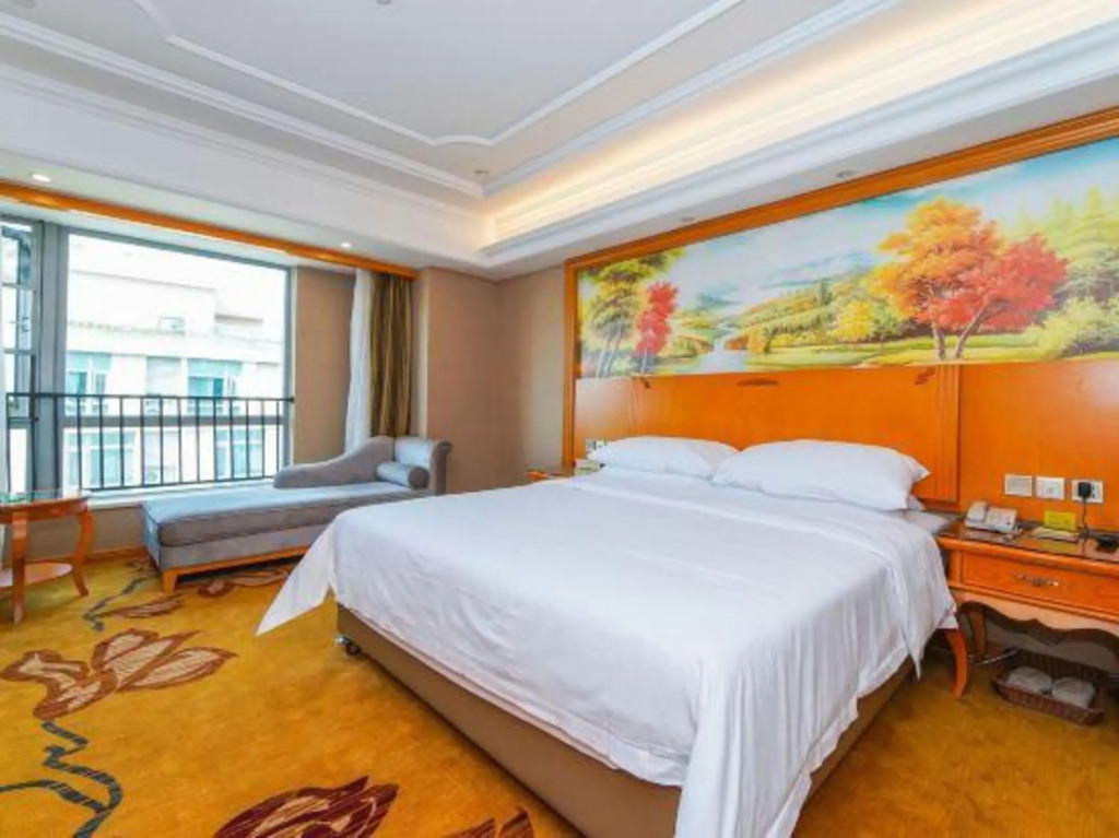 Наньчан: Vienna International Hotel (Nanchang Honggutan Xuefu Avenue)