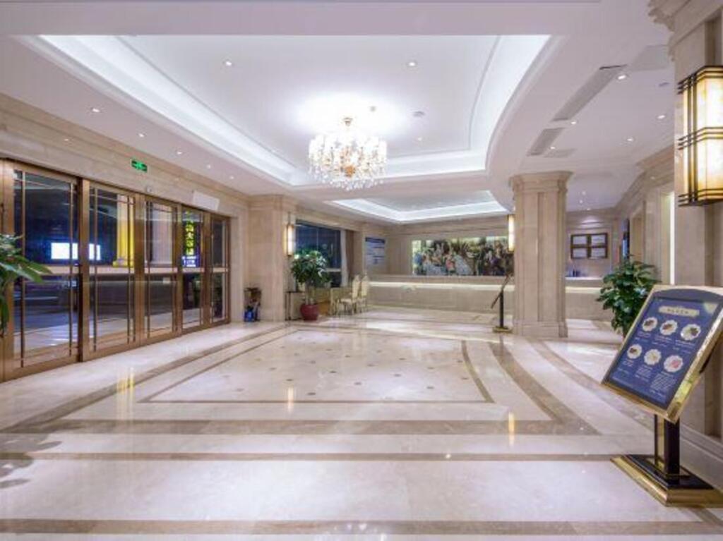 Наньнин: Vienna International Hotel (Nanning Wuyi Vehicle Management Office)