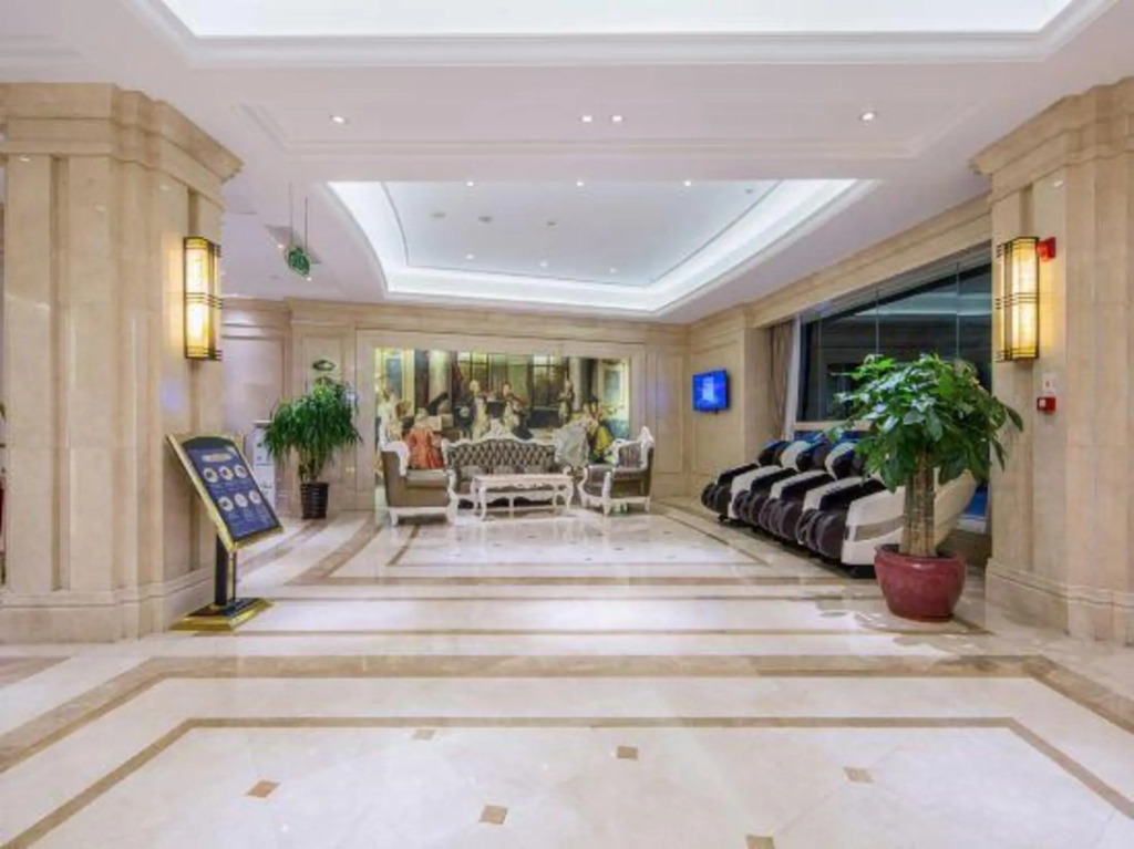 Наньнин: Vienna International Hotel (Nanning Wuyi Vehicle Management Office)