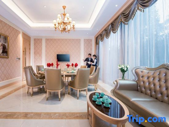 Чанша: Vienna International Hotel (Changsha High-speed Railway South Station Wanjiali Plaza)