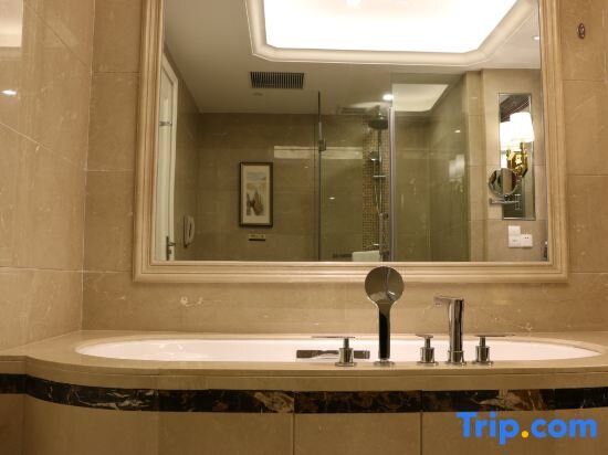 Фанчэнган: Shenhang International Hotel