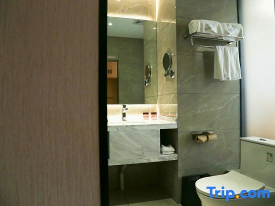 Панжихуа: Live and Life Hotel