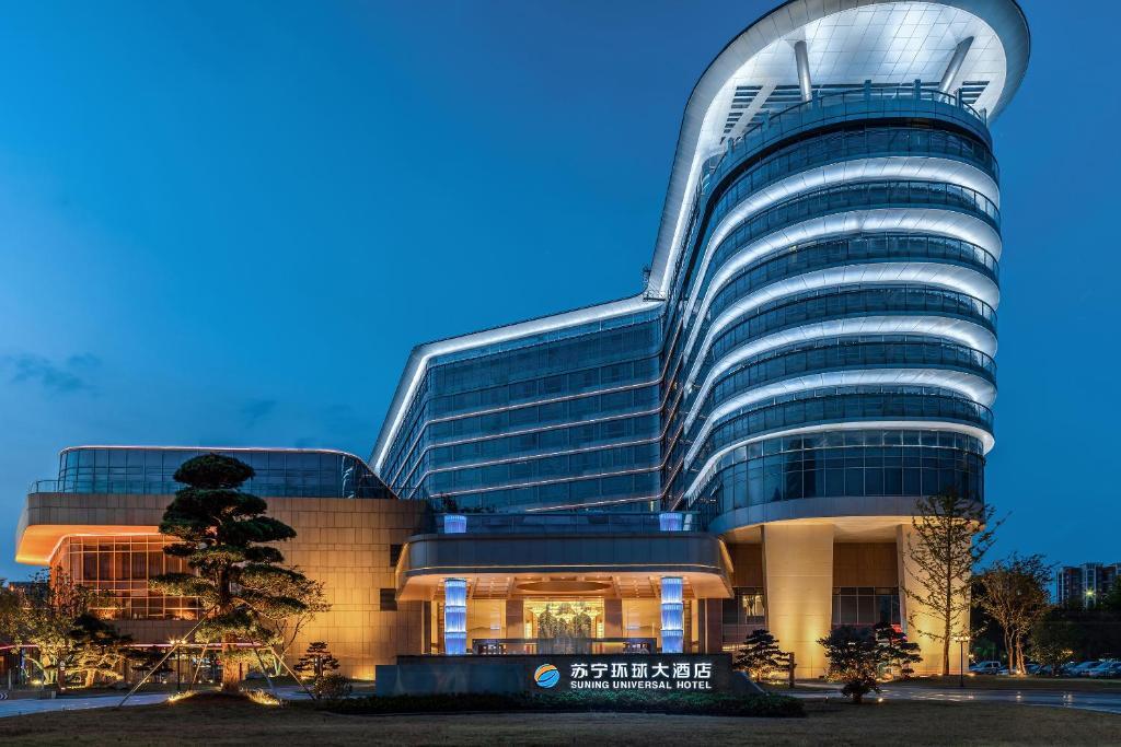 Уху: Wuhu Suning Universal Hotel
