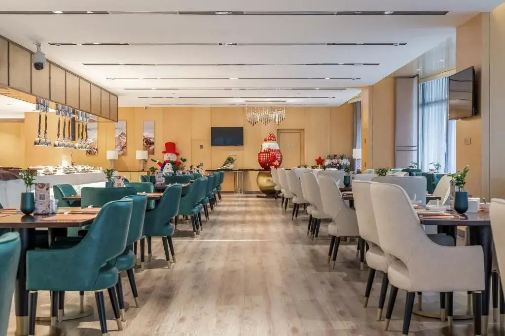 Уху: Wuhu Suning Universal Hotel