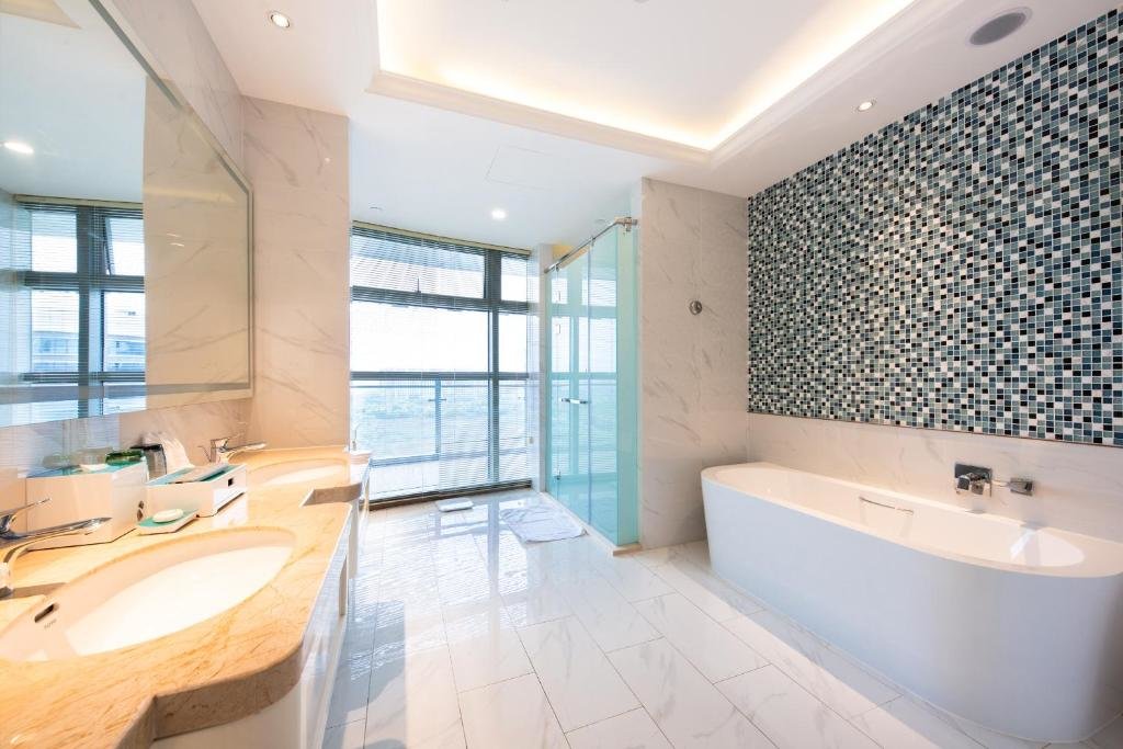 Уху: Wuhu Suning Universal Hotel