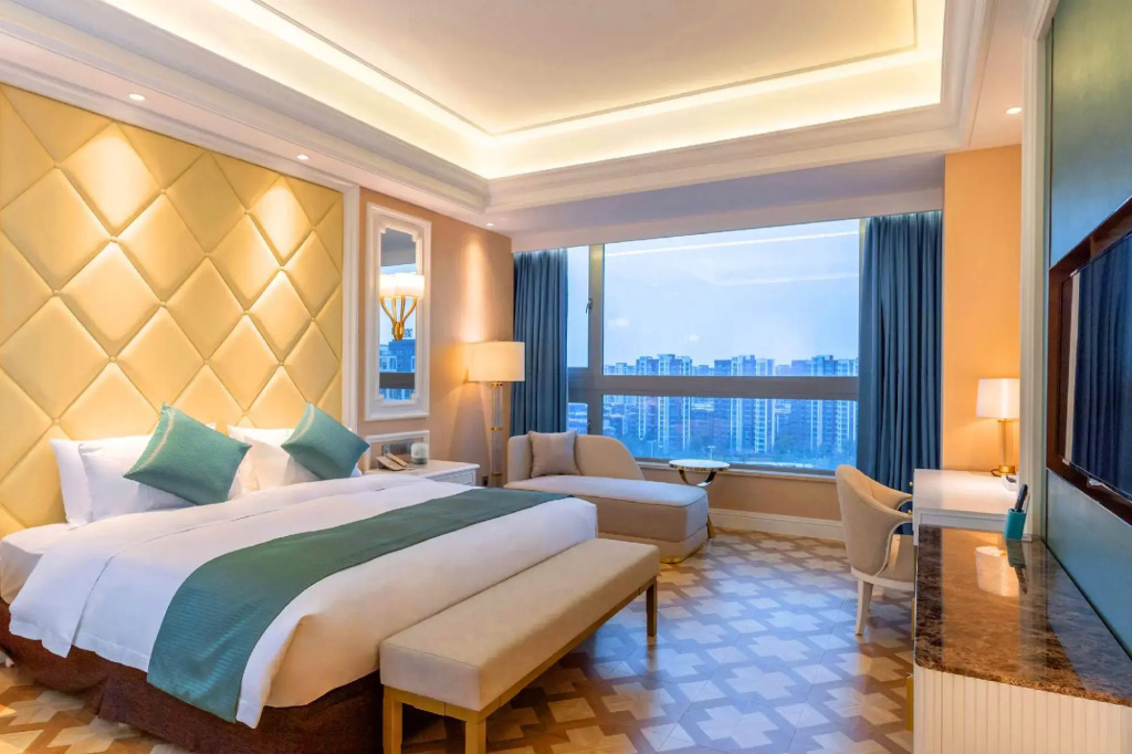 Уху: Wuhu Suning Universal Hotel