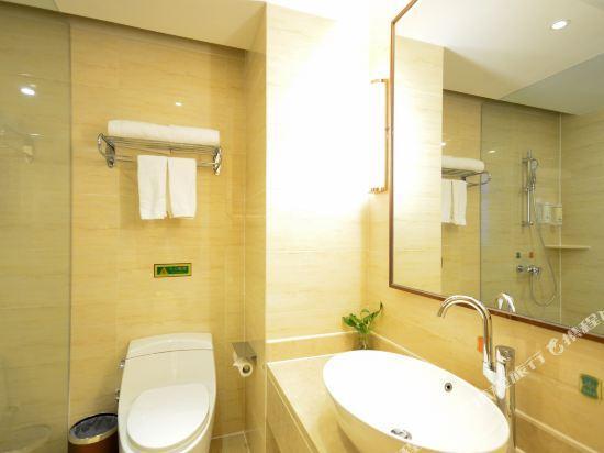 Ухань: Vienna International Hotel (Wuhan Guanggu Zanglong Island)