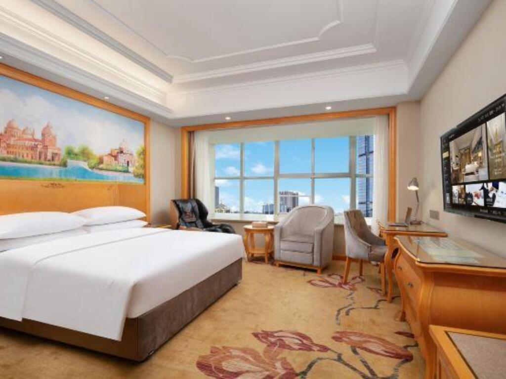 Баоцзи: Vienna International Hotel (Baoji High-speed Railway Station)