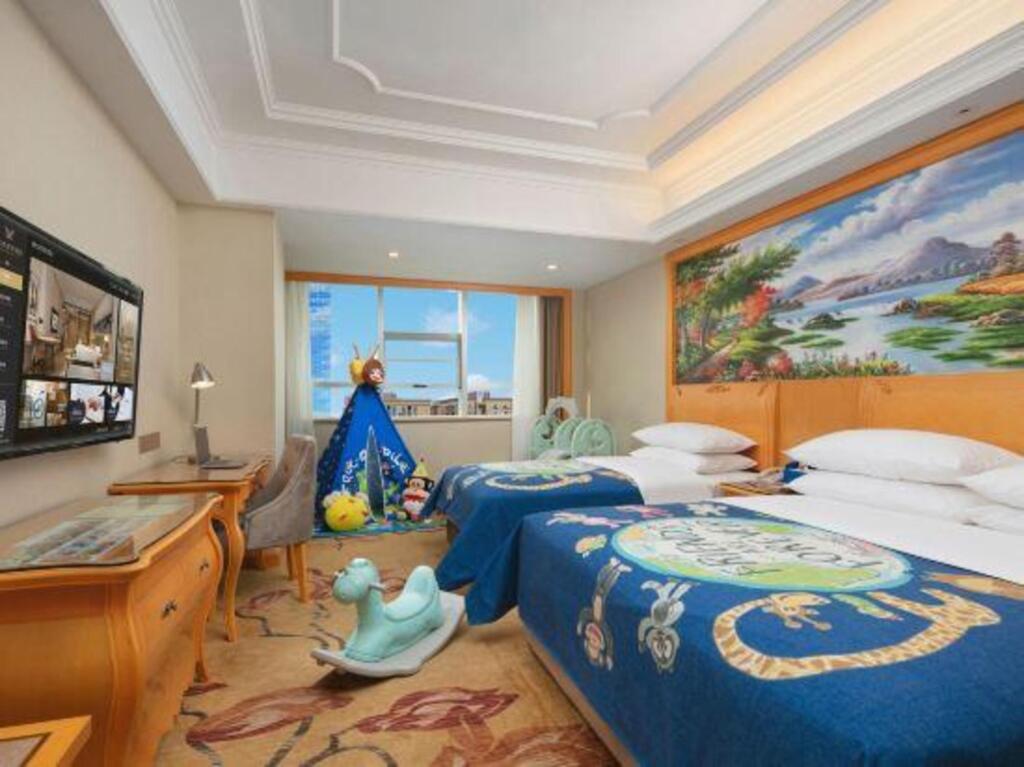 Баоцзи: Vienna International Hotel (Baoji High-speed Railway Station)
