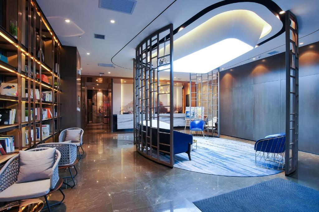 Харбин: Vienna Hotel (Harbin High-speed Railway Wanda Plaza)