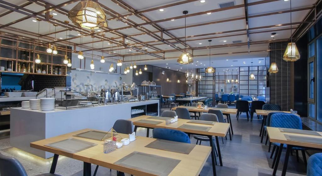 Харбин: Vienna Hotel (Harbin High-speed Railway Wanda Plaza)