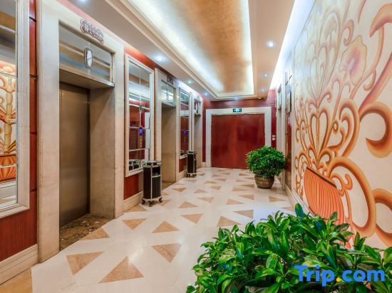 Синъи: Crown Hotel