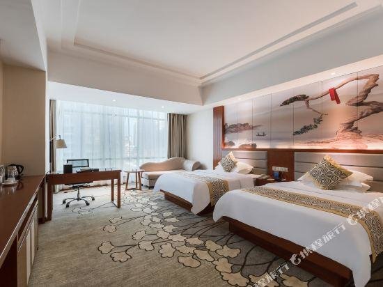 Синъи: Crown Hotel
