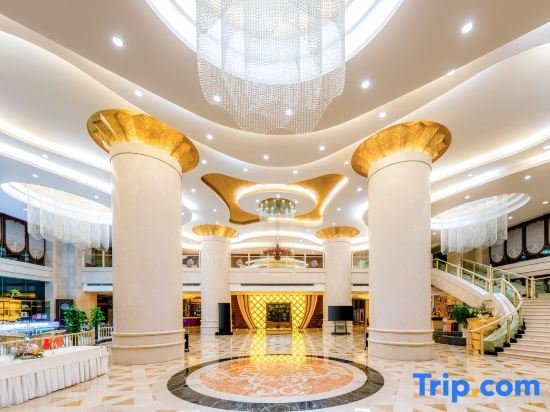 Синъи: Crown Hotel