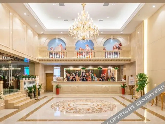 Чанша: Vienna International Hotel (Changsha South High-speed Railway Station Sports New City)