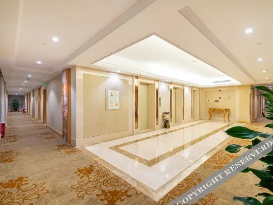 Чанша: Vienna International Hotel (Changsha South High-speed Railway Station Sports New City)