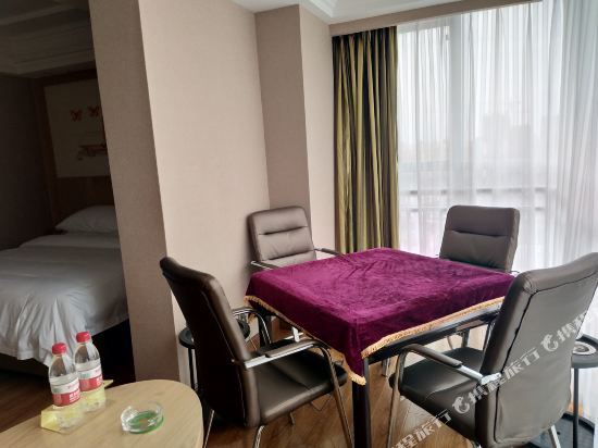 Neijiang: Vienna Hotel