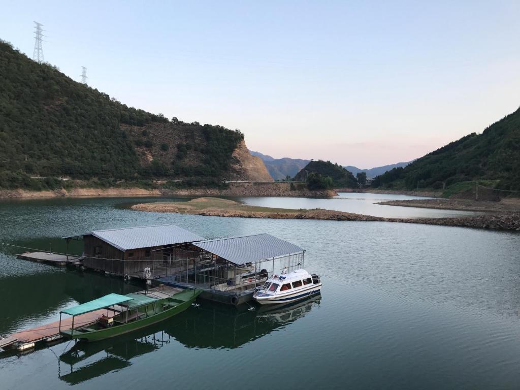 Ханчжоу: The Lake View Deyishe Resort in Thousand Island Lake