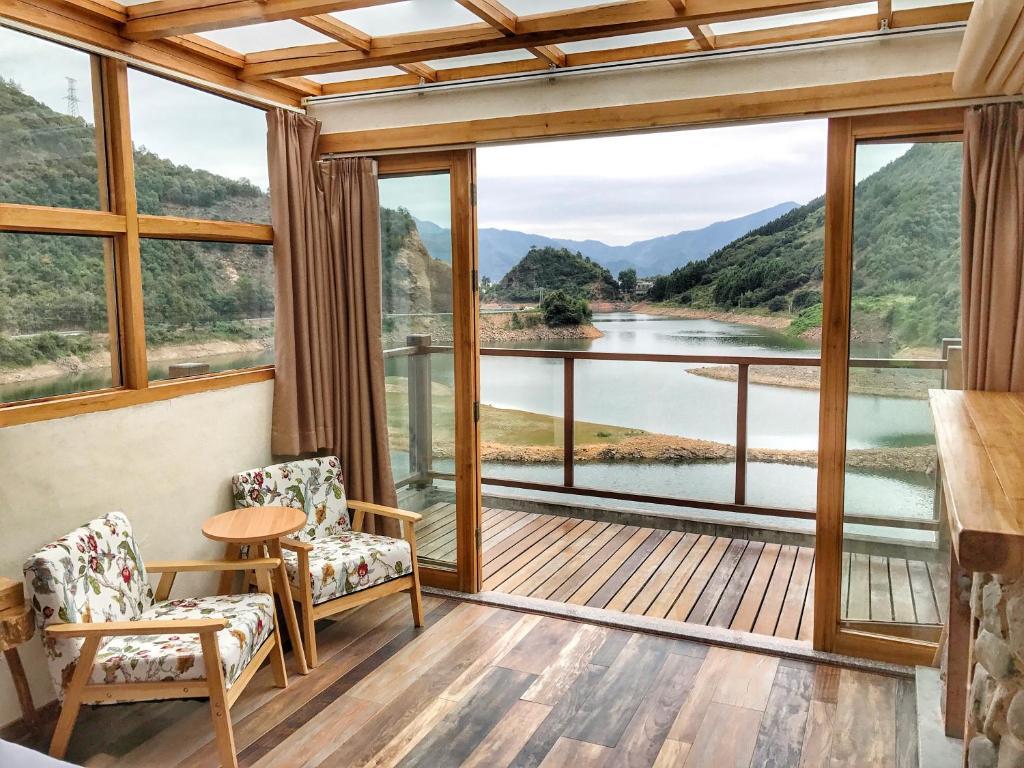 Ханчжоу: The Lake View Deyishe Resort in Thousand Island Lake