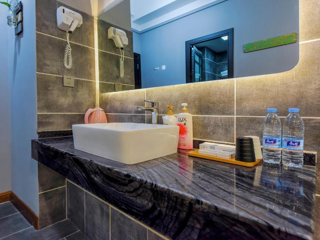 Чунцин: Chongqing Ouranjian Lake View Guesthouse