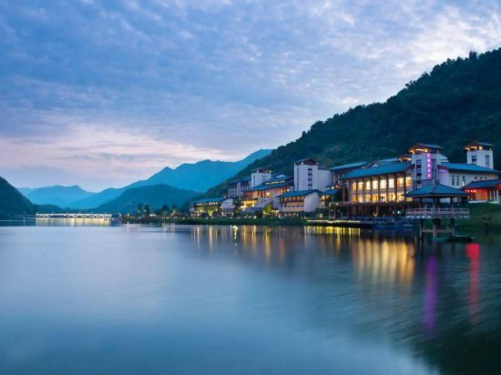 Цзиньюань: BJG Swan Lake Hot Spring Hotel
