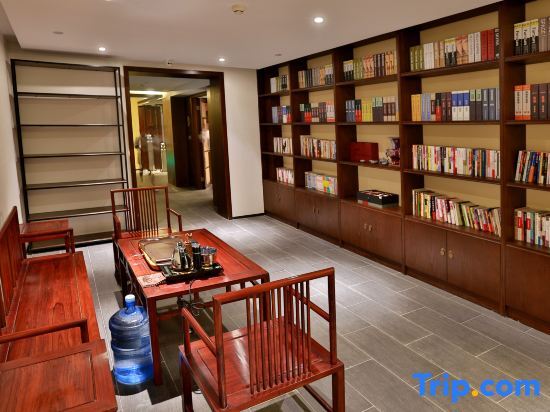 Чжэнчжоу: The Serene House (Zhengzhou CBD Convention & Exhibition Center Weilai North Road)