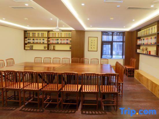 Чжэнчжоу: The Serene House (Zhengzhou CBD Convention & Exhibition Center Weilai North Road)