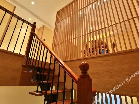 Чжэнчжоу: The Serene House (Zhengzhou CBD Convention & Exhibition Center Weilai North Road)
