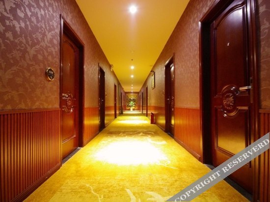 Ибинь: Yueliang Bandao Business Hotel