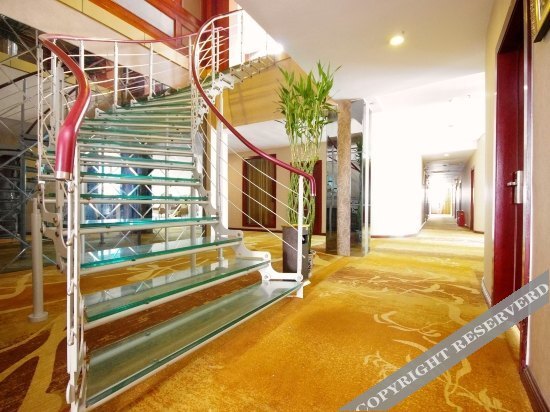 Ибинь: Yueliang Bandao Business Hotel