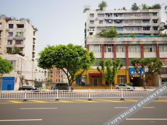 Ибинь: Yueliang Bandao Business Hotel