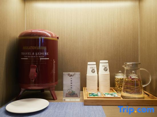 Джиангме: Jianghua Hotel