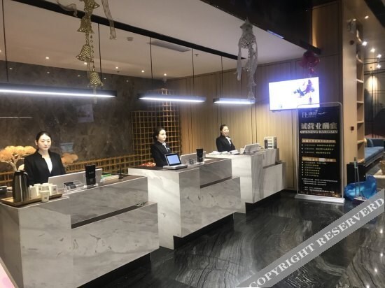 Чжэнчжоу: H Hotel (Zhengzhou Hanghai Guangchang Metro Station)
