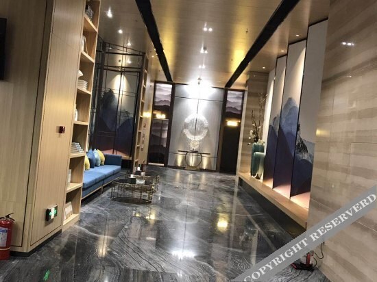 Чжэнчжоу: H Hotel (Zhengzhou Hanghai Guangchang Metro Station)