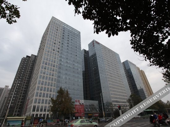 Чжэнчжоу: H Hotel (Zhengzhou Hanghai Guangchang Metro Station)