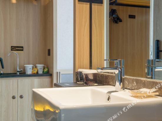 Чжэнчжоу: H Hotel (Zhengzhou Hanghai Guangchang Metro Station)